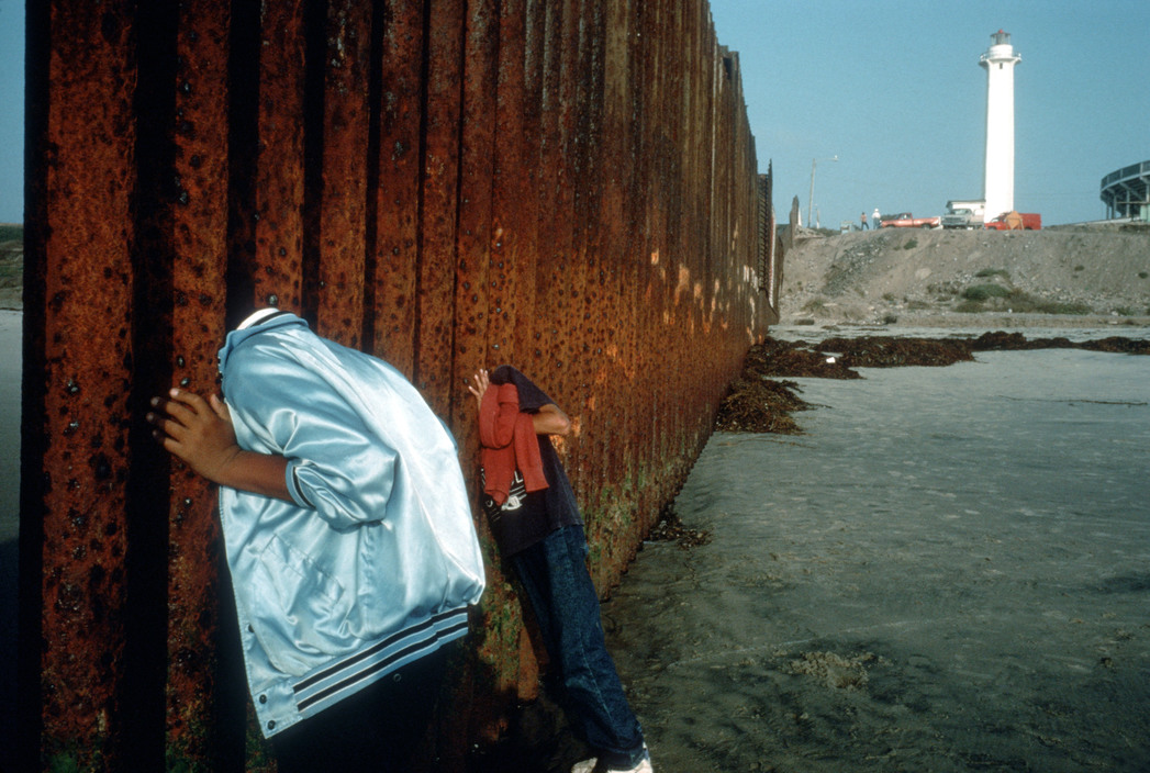 MEXICO. Playa de Tijuana. 1995. At the border fence.