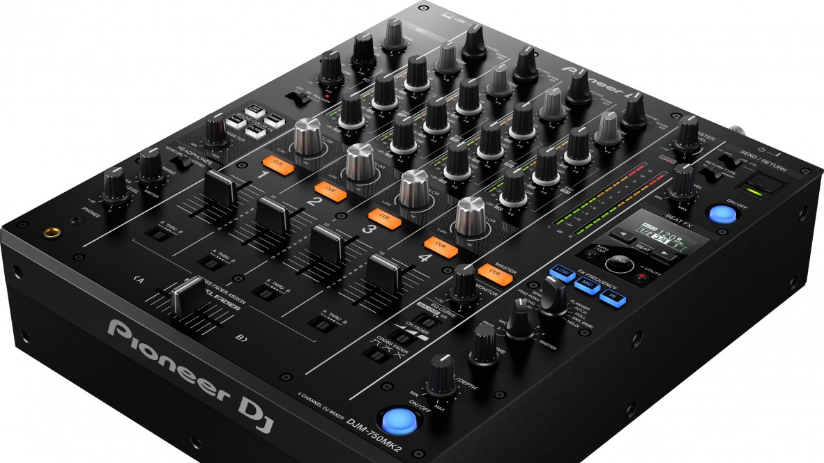 DJ mixer