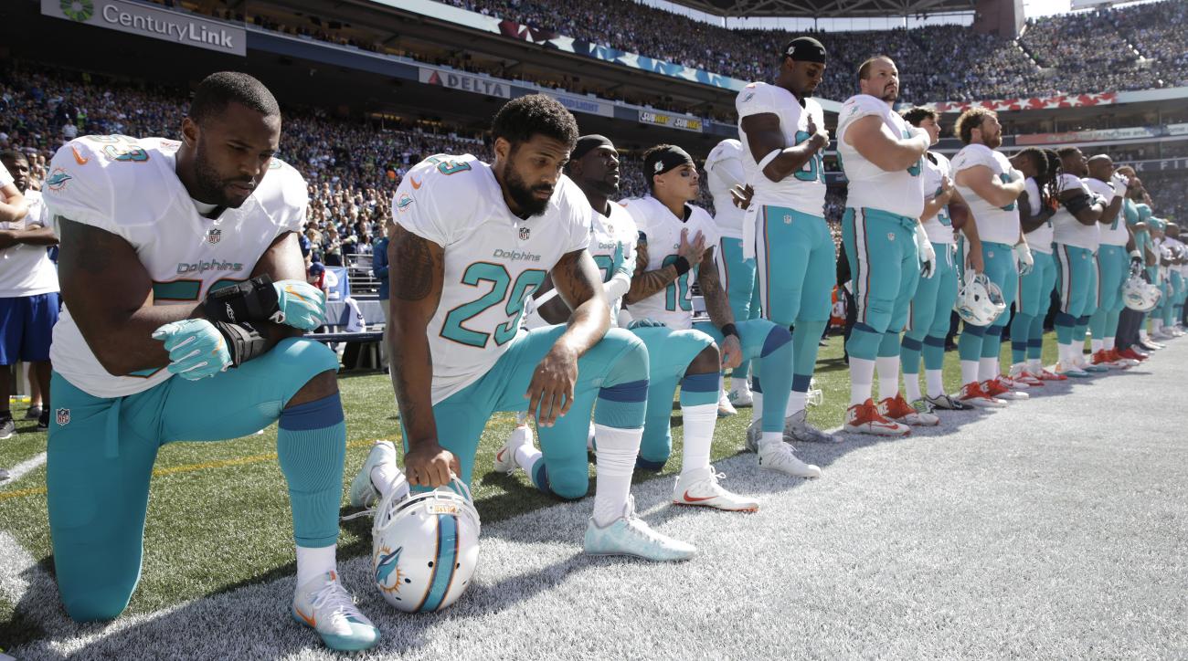 arian-foster-dolphins-national-anthem-kneel