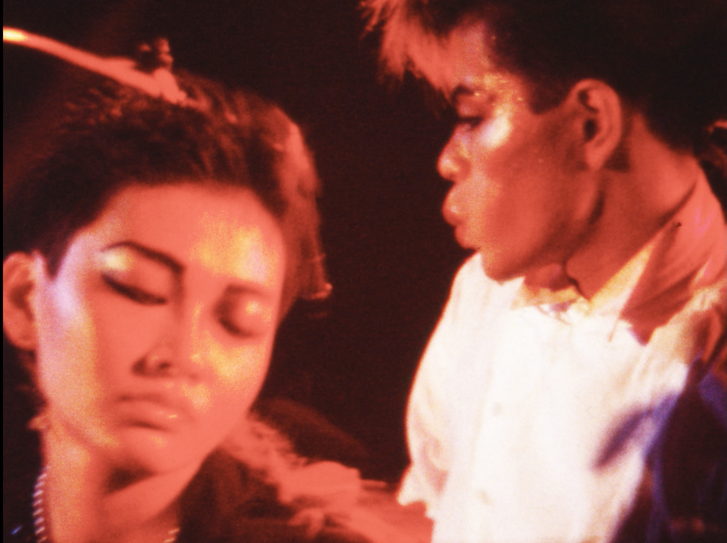 80年代のポジティヴ・パンクシーンを捉えたライブフィルム『aura