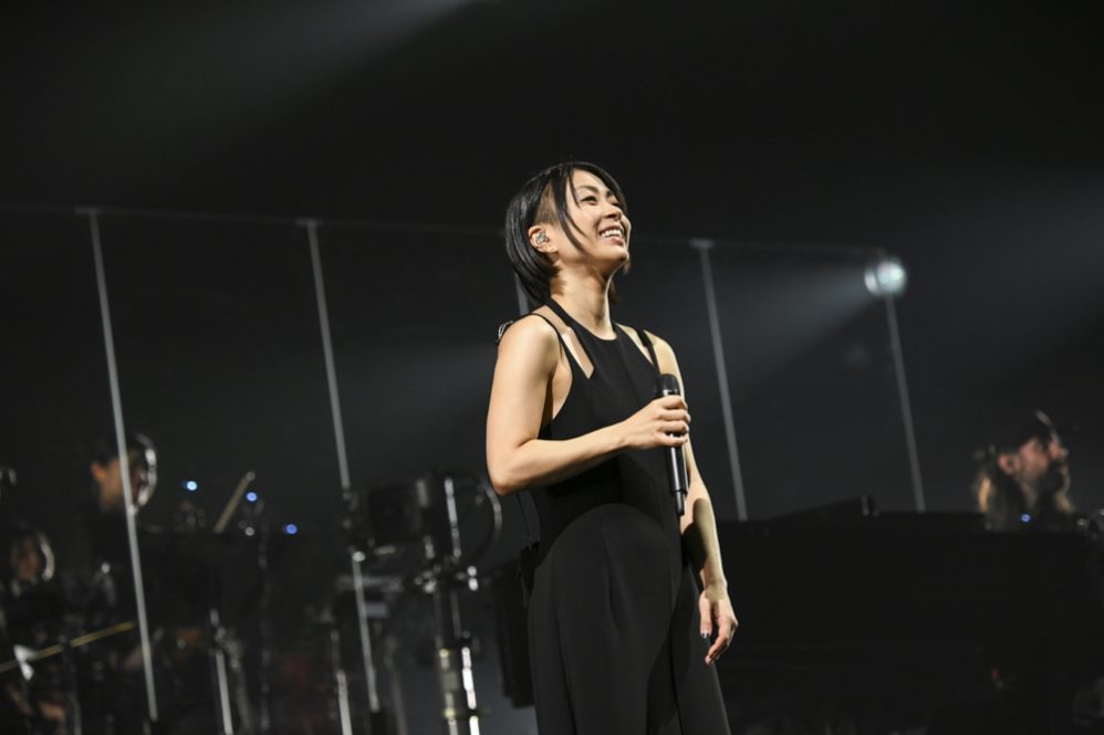 ライヴレポート】宇多田ヒカル 『Laughter in the Dark Tour 2018』 | 「今までで一番ライヴを楽しんでいるんだ」 -  FNMNL (フェノメナル)