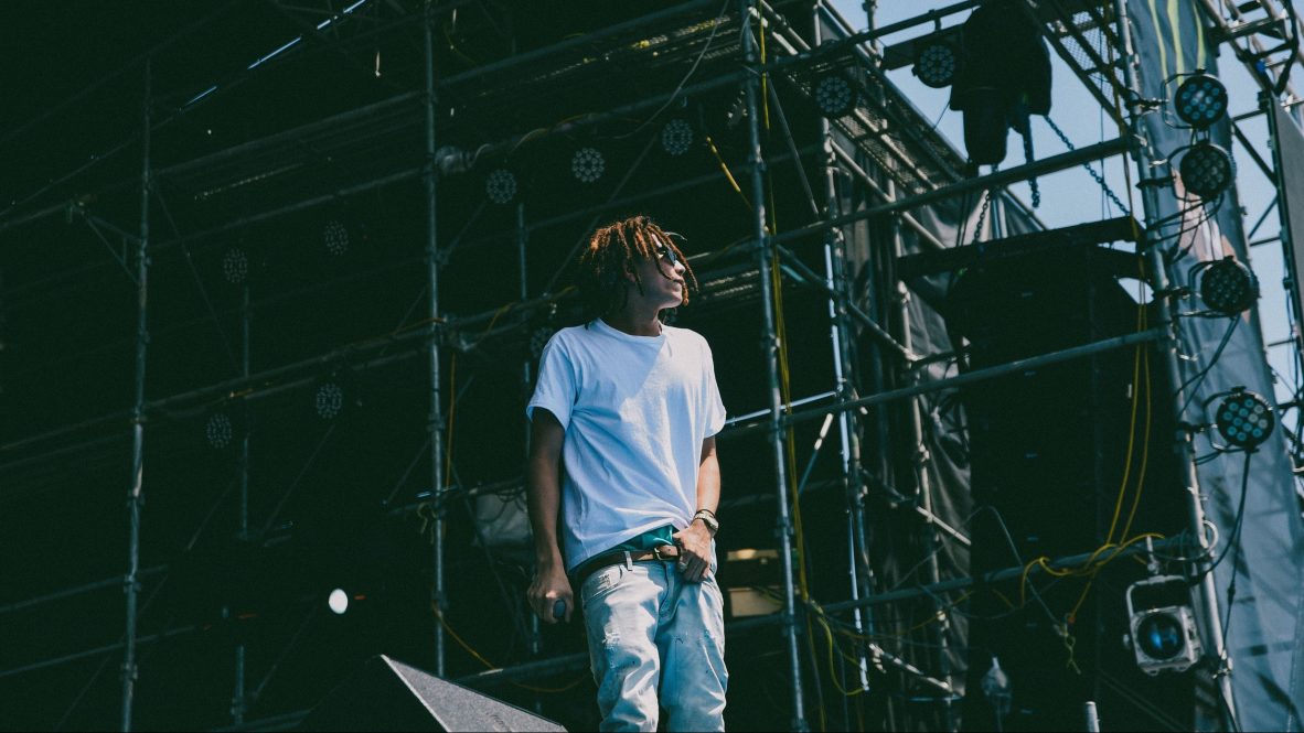 ellow Bucksが最新EP『Excuse Me』を本日リリース | Shurkn Papを迎え