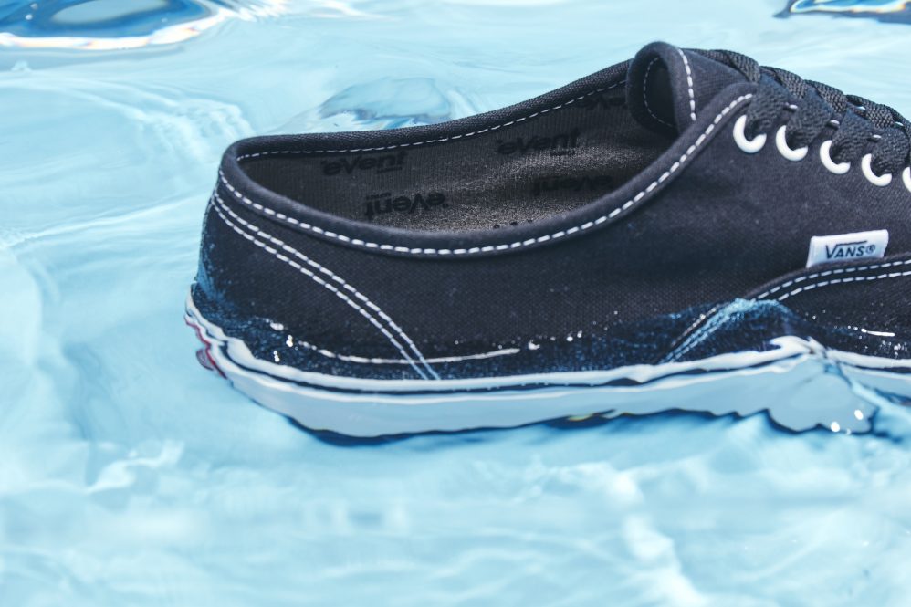 VANSから防水仕様の「AUTHENTIC」が発売 - FNMNL (フェノメナル)